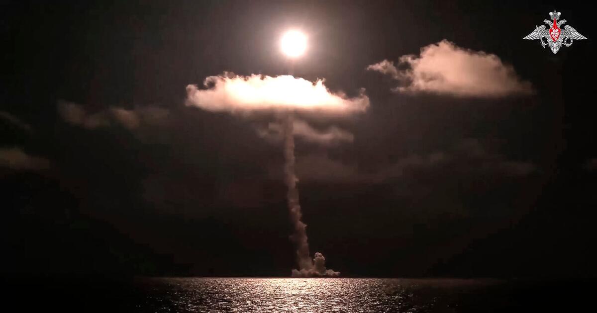 Rusland lanceert een intercontinentale ballistische raket vanuit een nieuwe kernonderzeeër