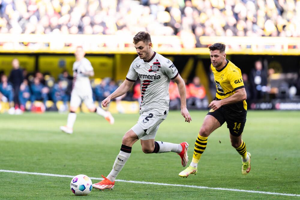 Josip Stanišić im Spiel gegen Borussia Dortmund