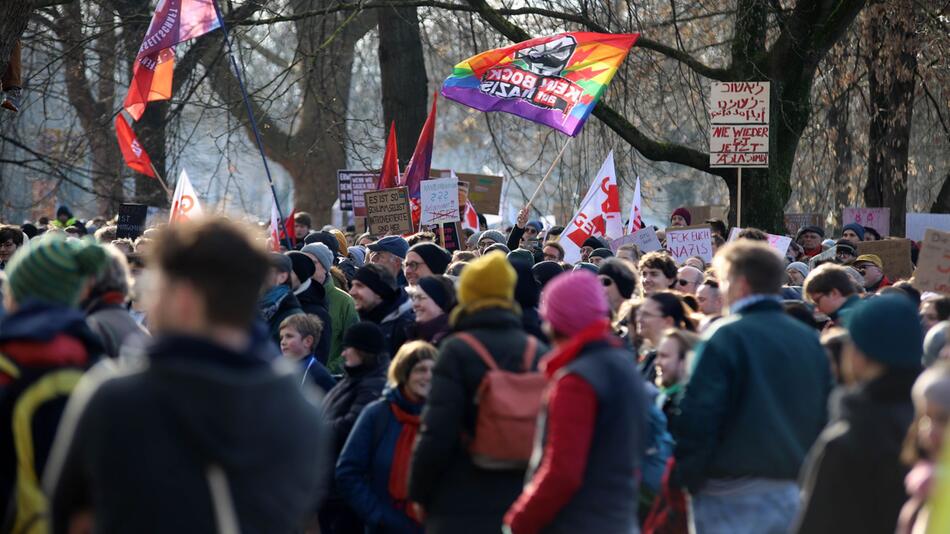 Querdenker-Demonstration in Göttingen - Gegendemonstrantion