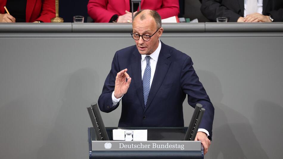 Friedrich Merz im Deutschen Bundestag zur Abstimmung über die Vertrauensfrage