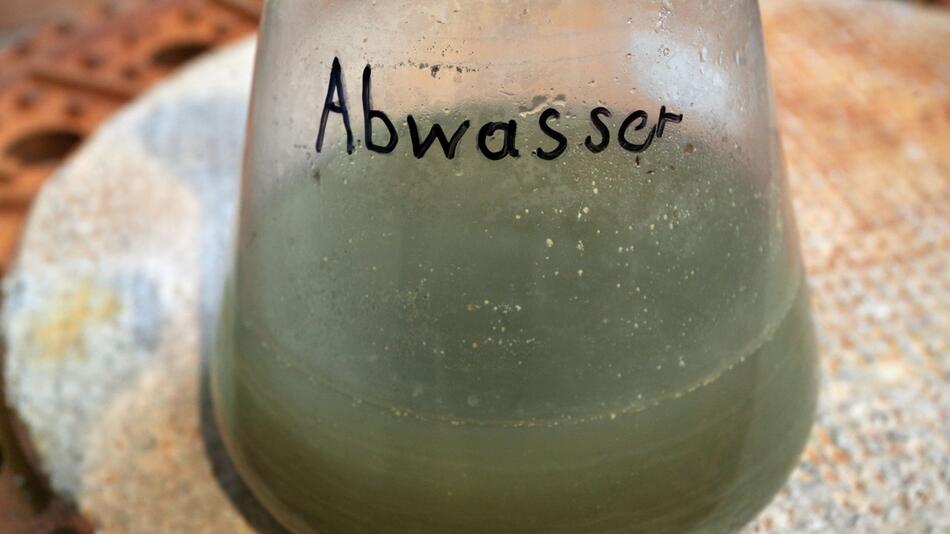 Coronavirus - Probeentnahme Abwasser