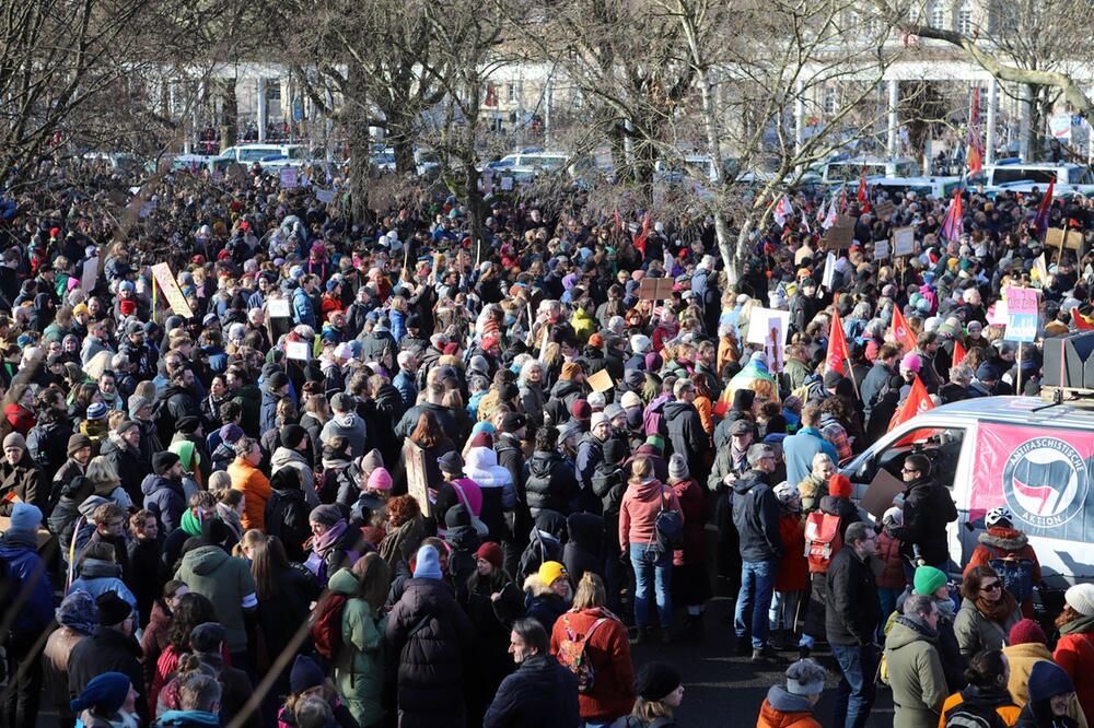 Querdenker-Demonstration in Göttingen - Gegendemonstrantion