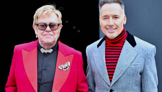 Elton John und David Furnish 2026 in Paris.