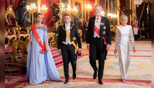 Königin Letizia, Emmanuel Macron, König Felipe und Brigitte Macron (v.l.) beim Staatsbankett in ...