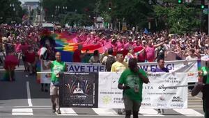 (Regenbogen)Flagge zeigen gegen Trump: World-Pride-Marsch in Washington