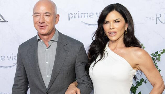 Jeff Bezos und die heutige Lauren Sánchez Bezos auf einer Aufnahme aus dem Jahr 2022.