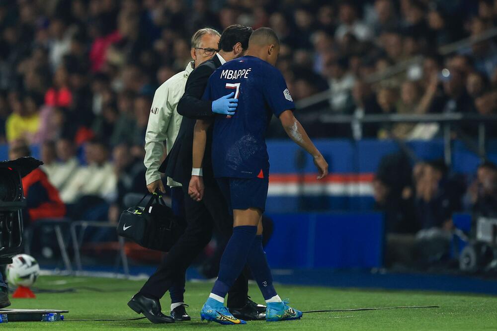 Kylian Mbappe verlässt im Pariser Heimspiel gegen Marseille vorzeitig verletzt den Platz