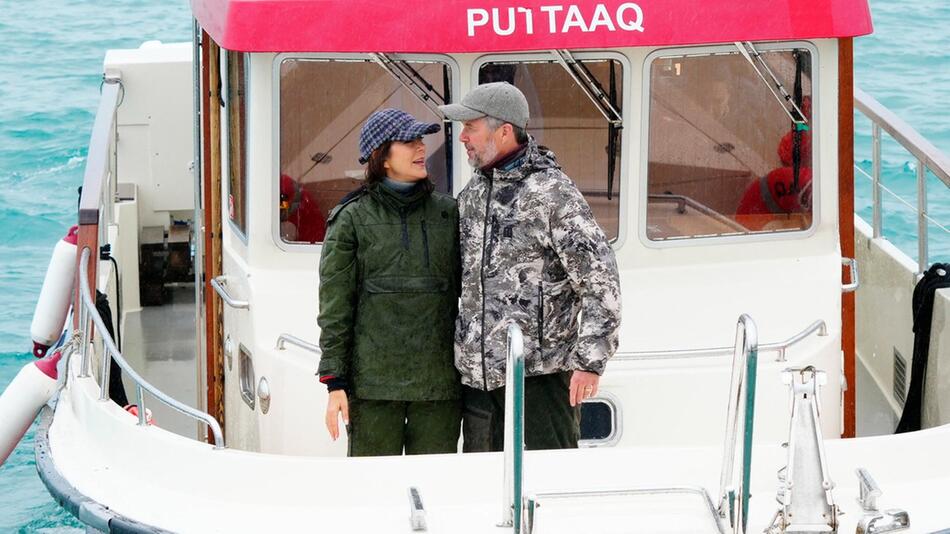 Schlechtes Wetter, aber verliebte Blicke: König Frederik und Königin Mary auf ihrer Grönland-Reise.