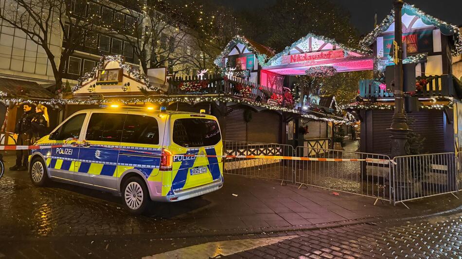 Weihnachtsmarkt in Köln wegen Koffer geräumt