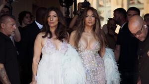 Jennifer Lopez strahlt in Paris nach Affleck-Trennung