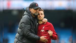Jürgen Klopp und Diogo Jota bei einem Premier-League-Spiel im April 2022.
