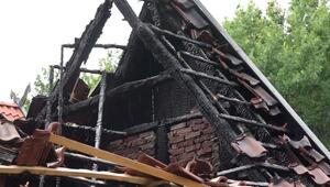 Gewitter: Blitz schlägt in historisches Gebäude in Emsbüren ein - völlig ausgebrannt