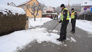 Schüsse auf SEK: Spurensicherung sucht mit Metalldetektoren