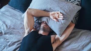 Mann kann nicht einschlafen