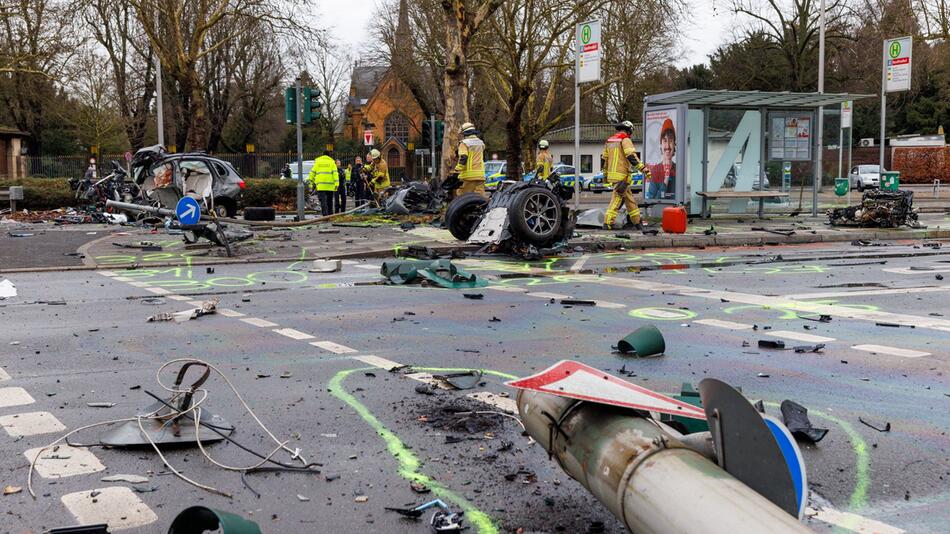 Auto überschlägt sich in Düsseldorf