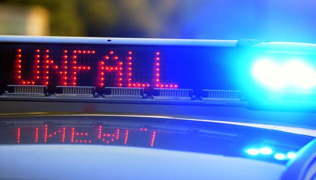 Symbolbild - Polizei sichert Unfallstelle