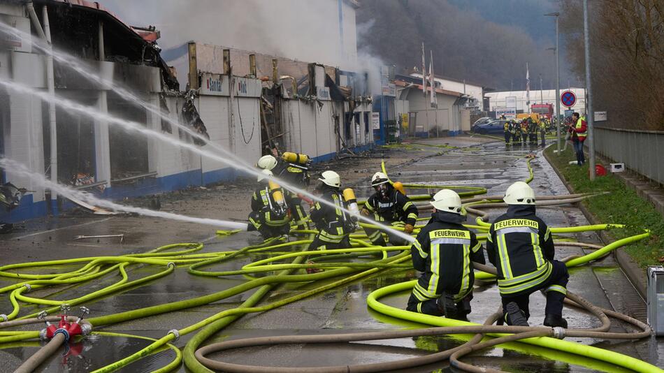 Großbrand eines Baumarkts in Adenau