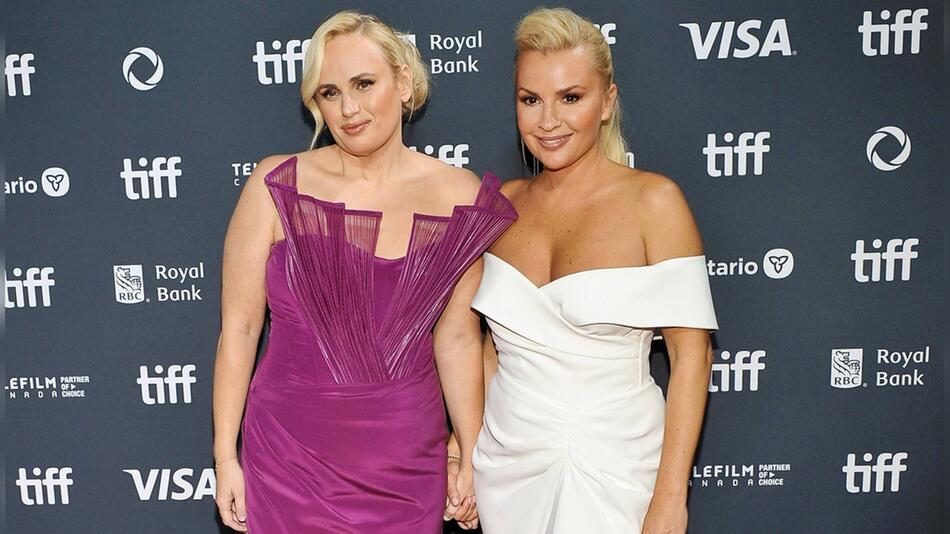 Rebel Wilson (l.) und Ramona Agruma im September in Toronto.