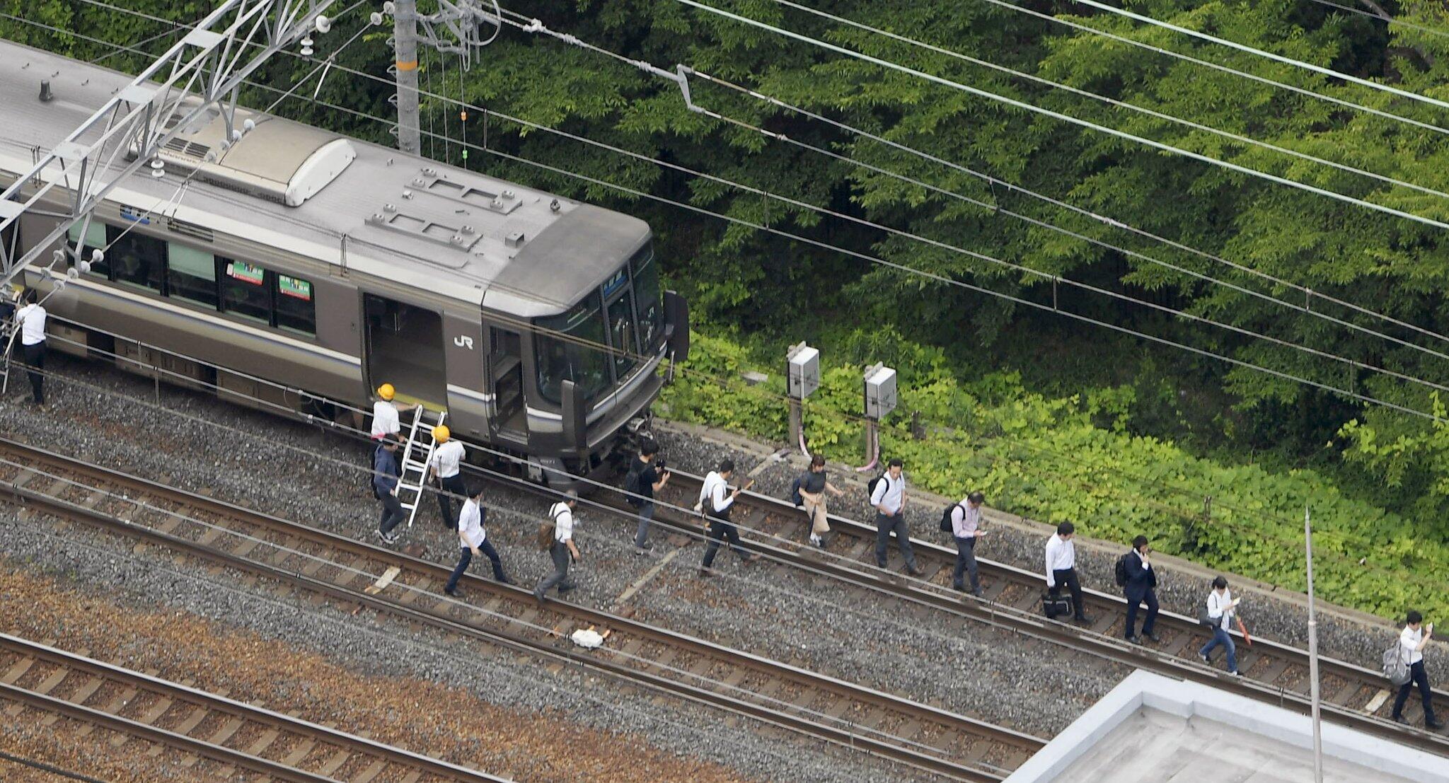 Mindestens drei Tote und 200 Verletzte bei Erdbeben in Japan | WEB.DE
