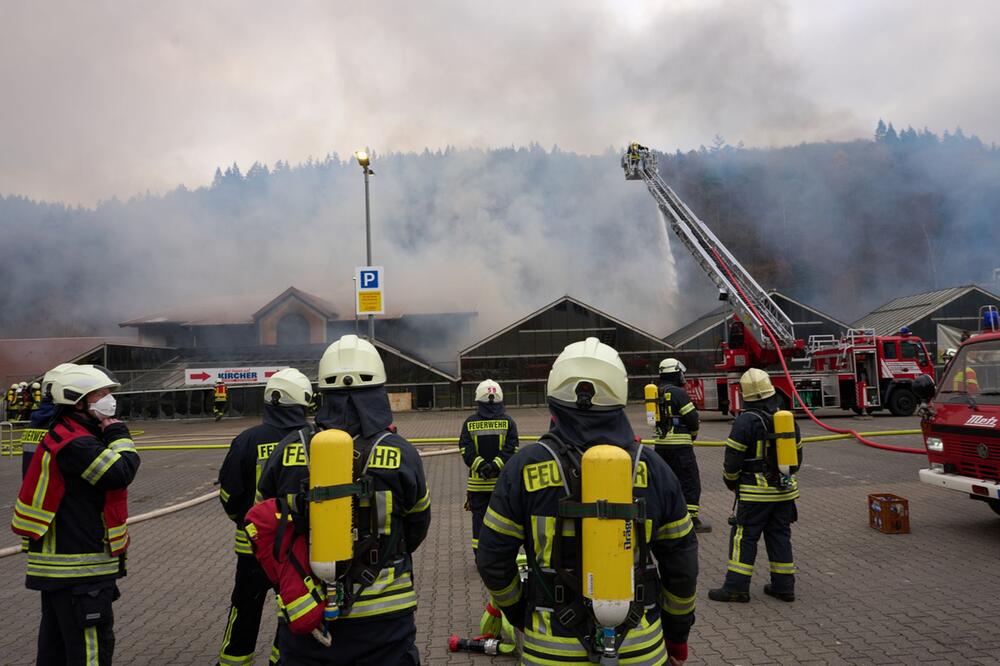 Großbrand eines Baumarkts in Adenau