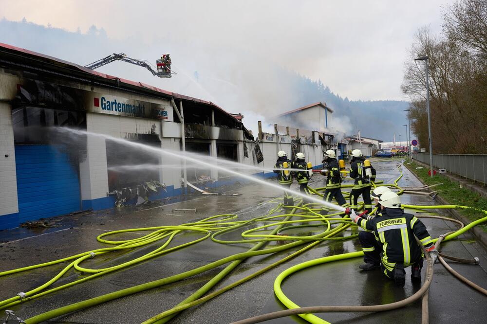 Großbrand eines Baumarkts in Adenau