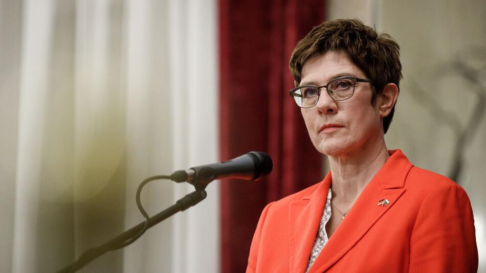 Verteidigungsministerin Kramp-Karrenbauer in Bulgarien