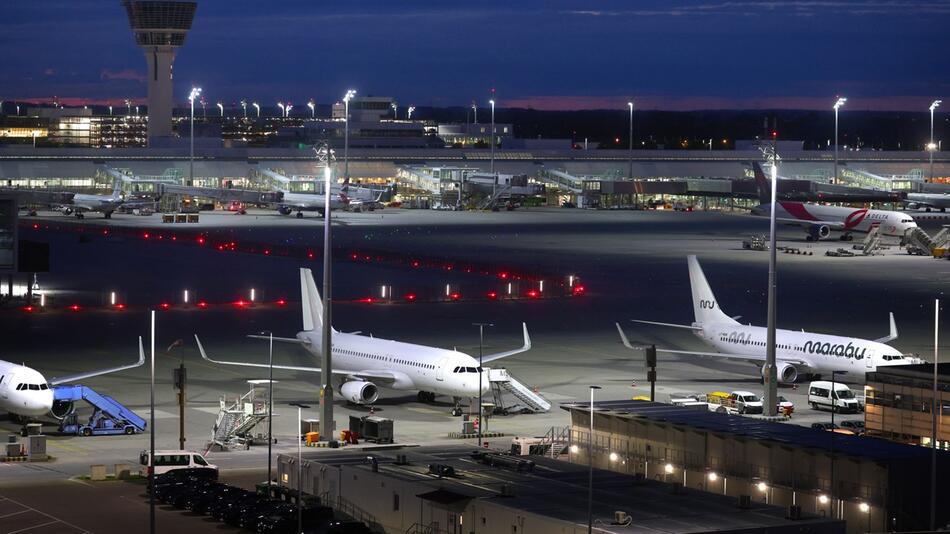 Klimaaktivisten legen Münchner Flughafen lahm