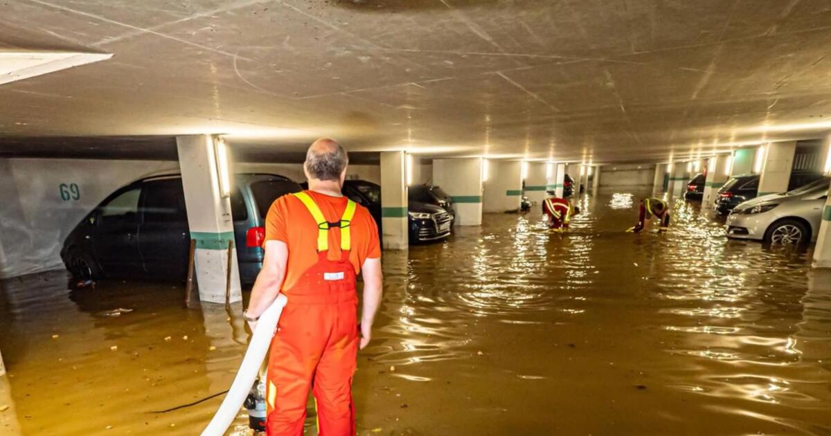 Wassermassen auf Straßen und in Kellern: Heftiger Regen sorgt für