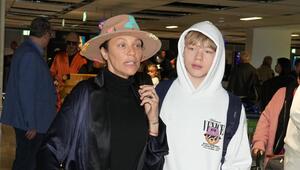 Lilly Becker und Sohn Amadeus nach der Rückreise von Australien am Frankfurter Flughafen.