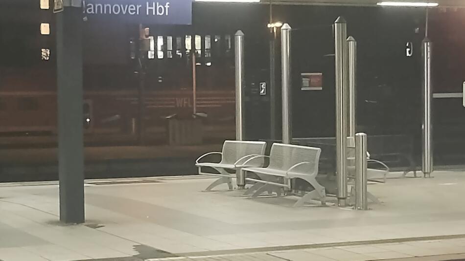 Stange unter der Bank Bahnhof