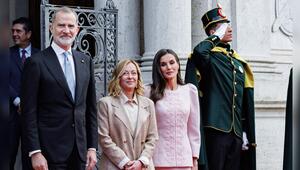 Königin Letizia (r.) mit Italiens Ministerpräsidentin Giorgia Meloni und Ehemann König Felipe VI.