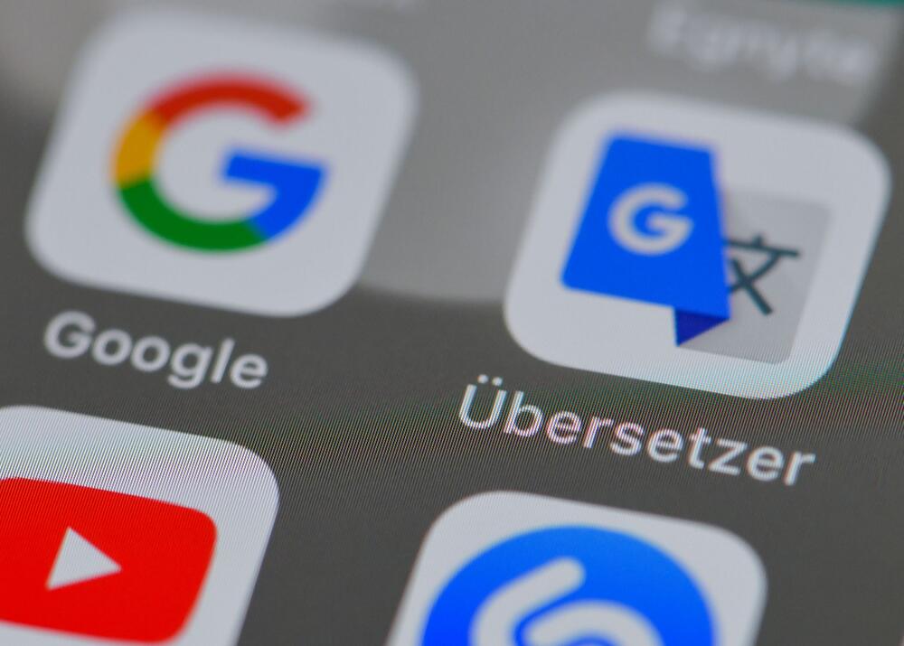 Apps von Google und dem Google-Übersetzer auf einem Smartphone