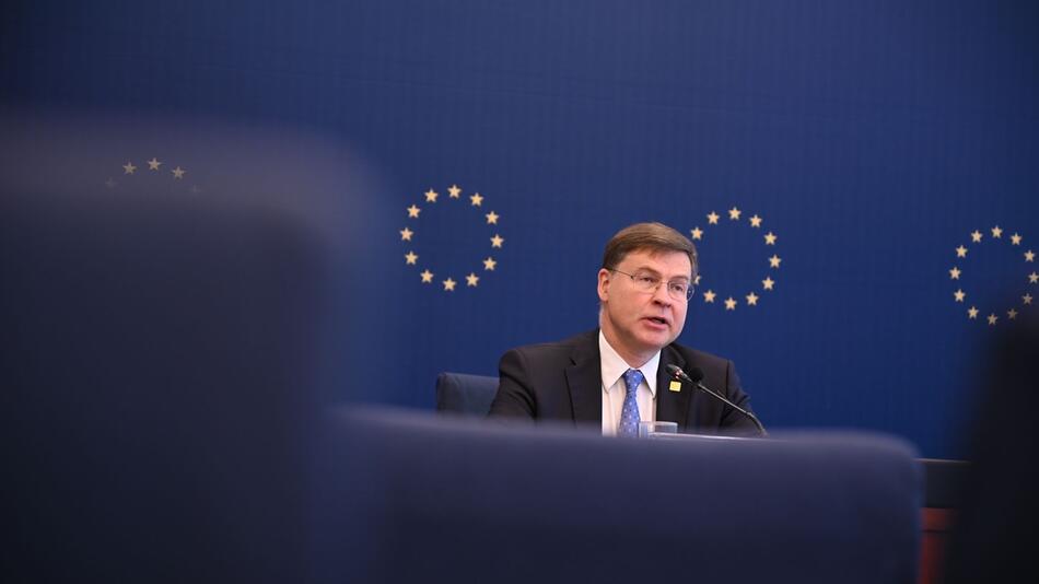 Valdis Dombrovskis in China