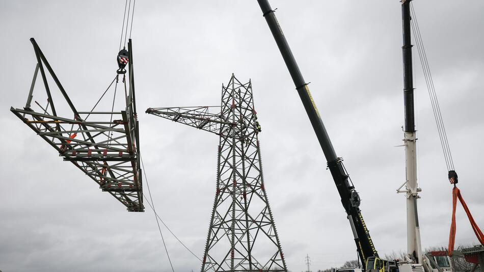 Strommast für 380-kV-Ostküstenleitung