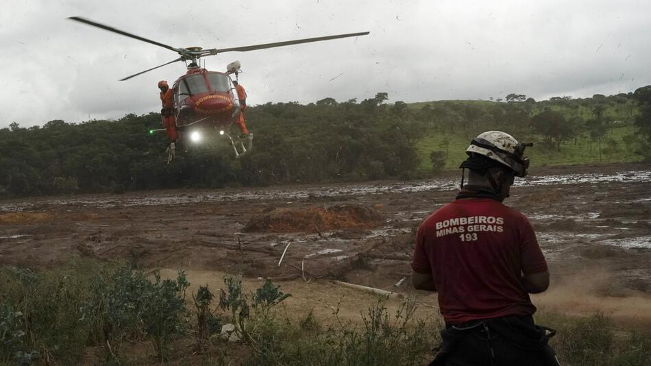 Damm an Eisenerzmine in Brasilien gebrochen