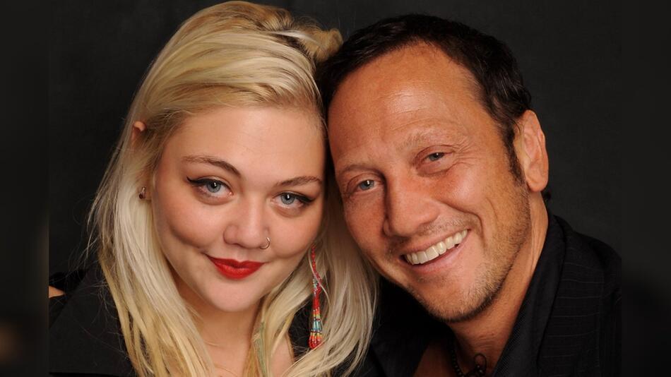 Elle King zusammen mit ihrem Vater Rob Schneider.