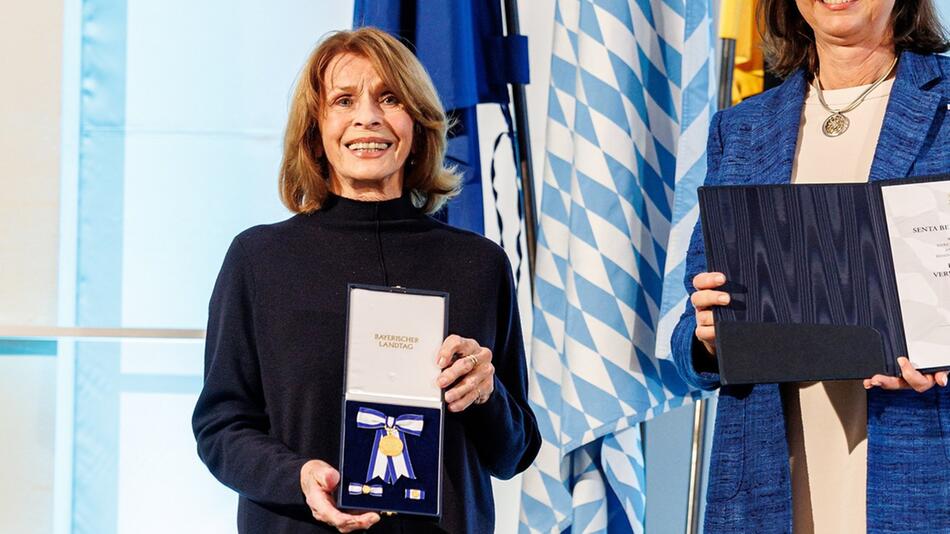 Senta Berger wurde mit dem Bayerischen Verfassungsorden ausgezeichnet.