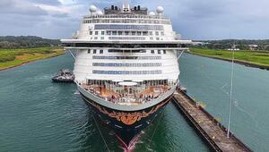 Größtes Kreuzfahrtschiff aller Zeiten: Disney-Koloss zwängt sich durch Panama-Kanal