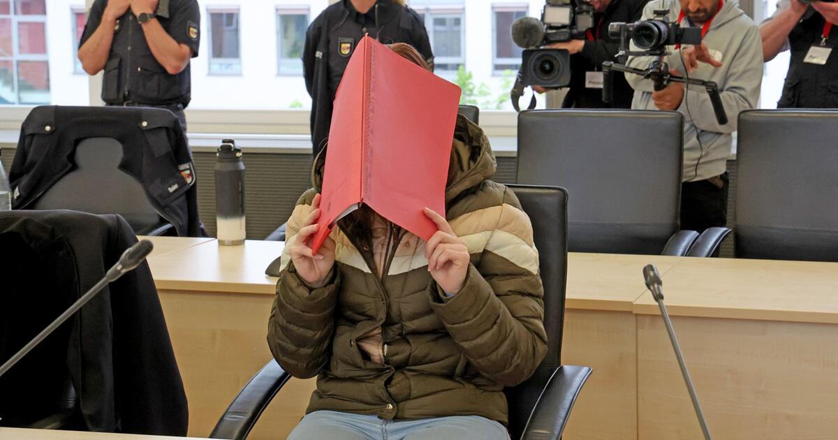 Vater des getöteten Fabian gesteht erneute Beziehung zu Angeklagter – Gericht analysiert Chatverlauf — image 2
