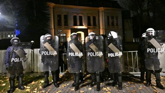 Polizei vor dem Gebäude des Verfassungsgerichts in Warschau