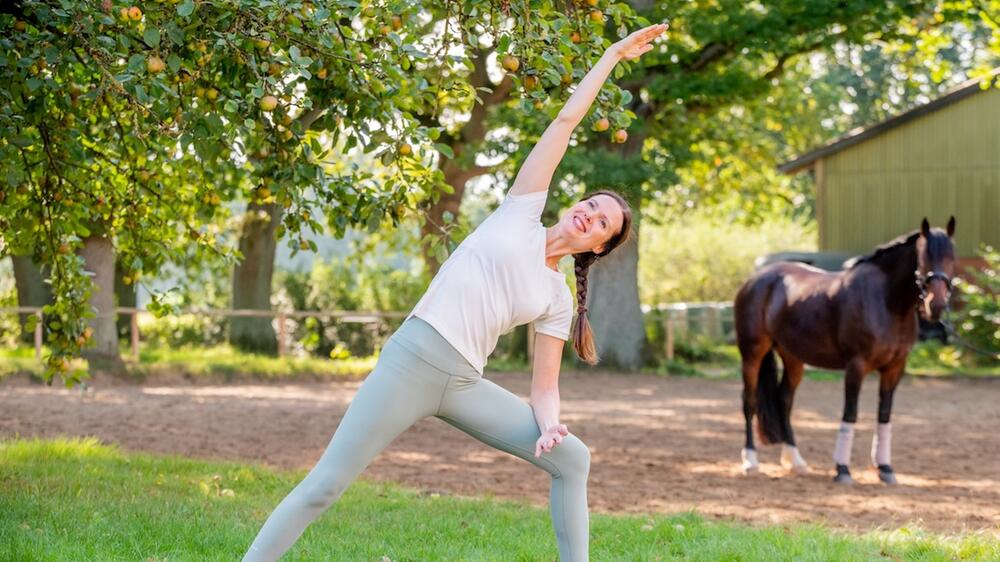 Pilates Übungen helfen beim Gleichgewicht.