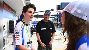 Timothée Chalamet (l.) schüttelte Hände in der Box.