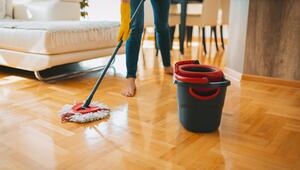 Pflege des Parketts im Wohnzimmer