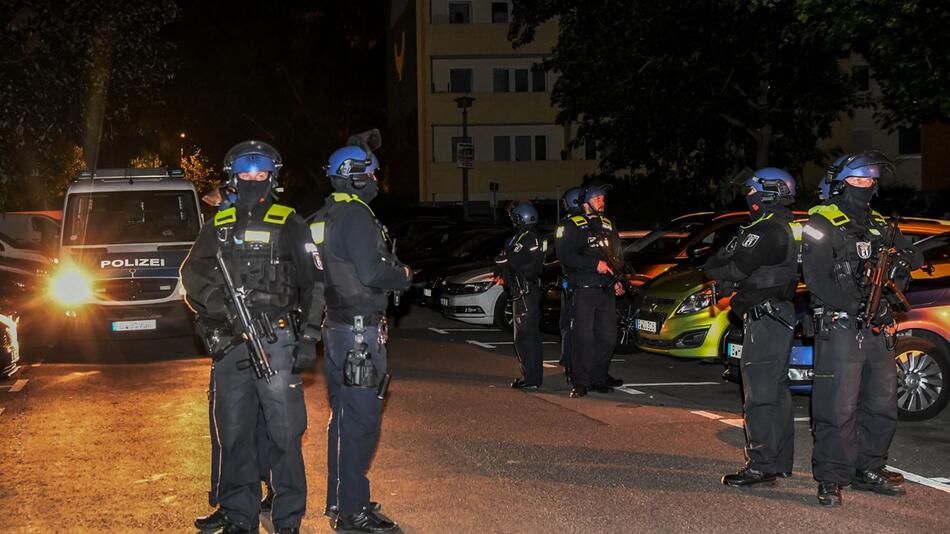 Zwei Menschen in Berlin-Lichtenberg durch Schüsse verletzt