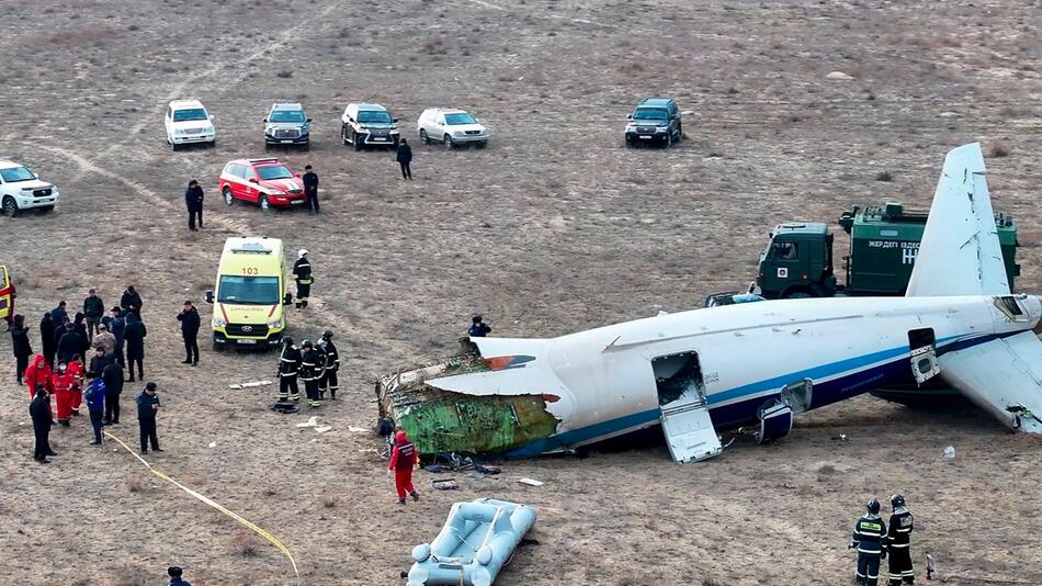 Passagierflugzeug stürzt in Kasachstan ab