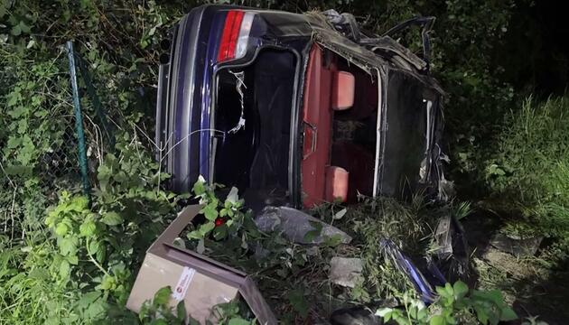 Schwerer Unfall mit Überschlag in Bayern: Beifahrer lebensgefährlich verletzt