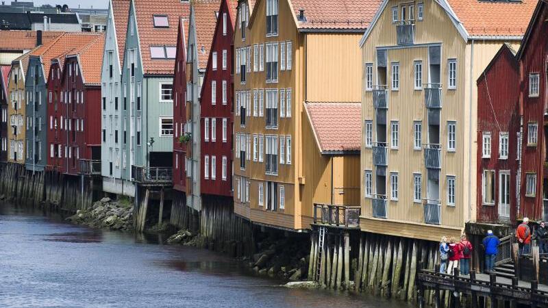 Bunte Lagerhäuser am Nidelva