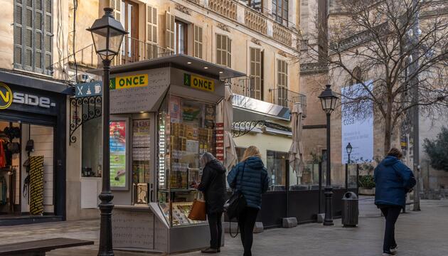 Lotteriestand der spanischen Blindenorganisation ONCE in Manacor