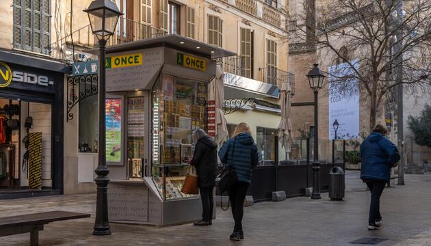 Lotteriestand der spanischen Blindenorganisation ONCE in Manacor