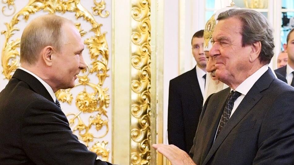 Ukraine-Konflikt - Schröder in Moskau